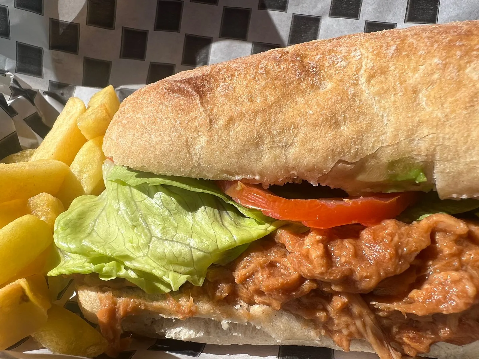 Sandwich de mechada en primer plano